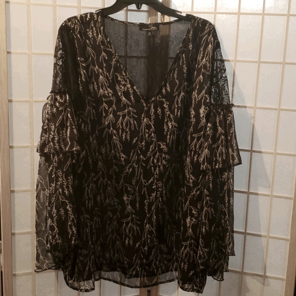 Black/White Floral Print Blouse